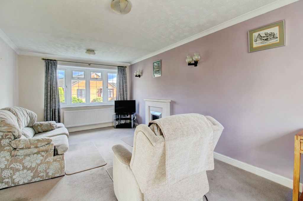 Property photo 3 of 19 Lounge (Alt View)