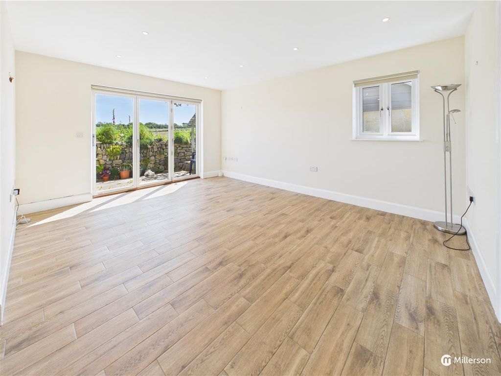 Property photo 3 of 20 Cam05092G0-Pr0058-Still001.Jpg