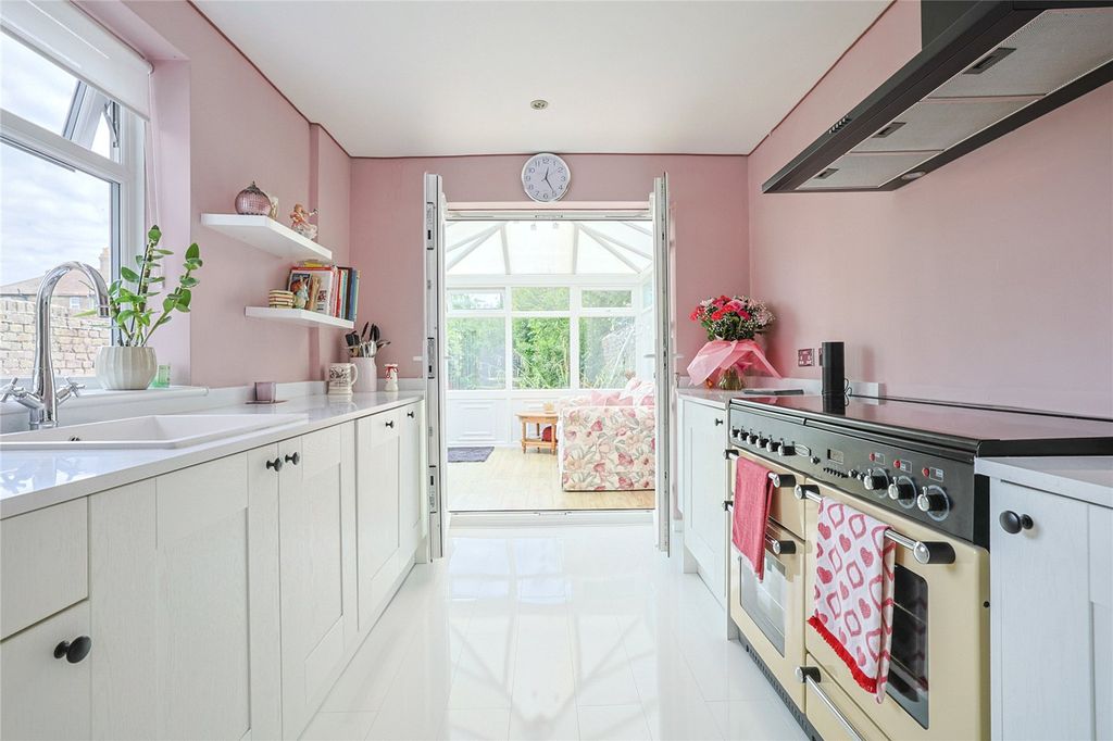 Property photo 3 of 37 Picture No. 23