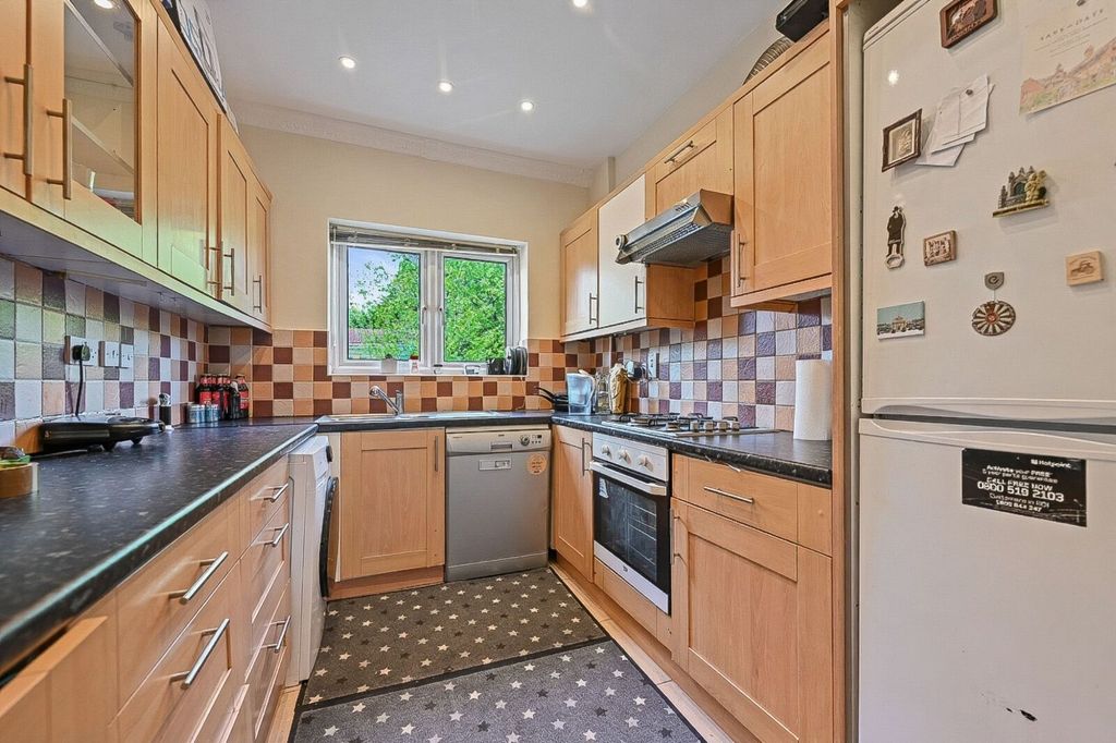 Property photo 2 of 33