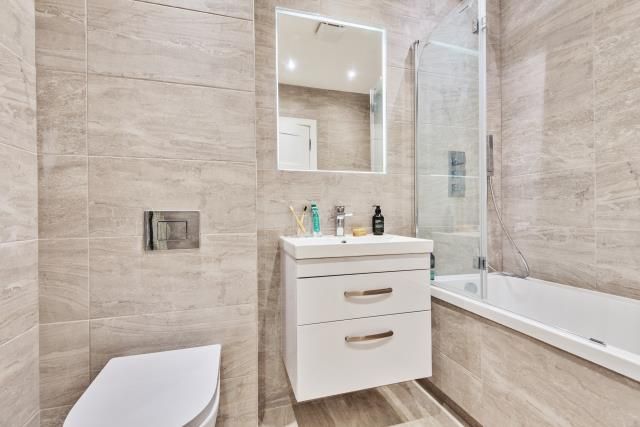 Property photo 1 of 11 Bathroom