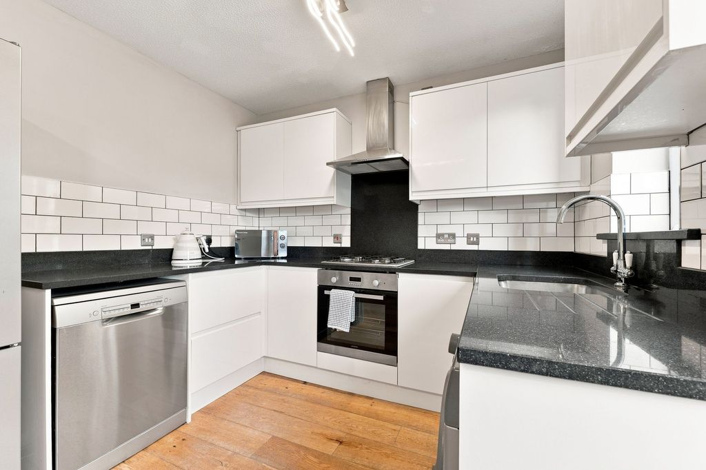 Property photo 2 of 29