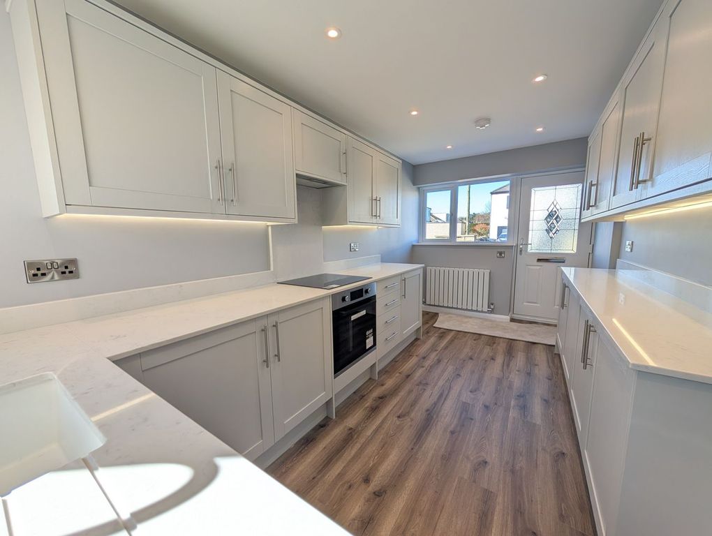 Property photo 2 of 19 Kitchen