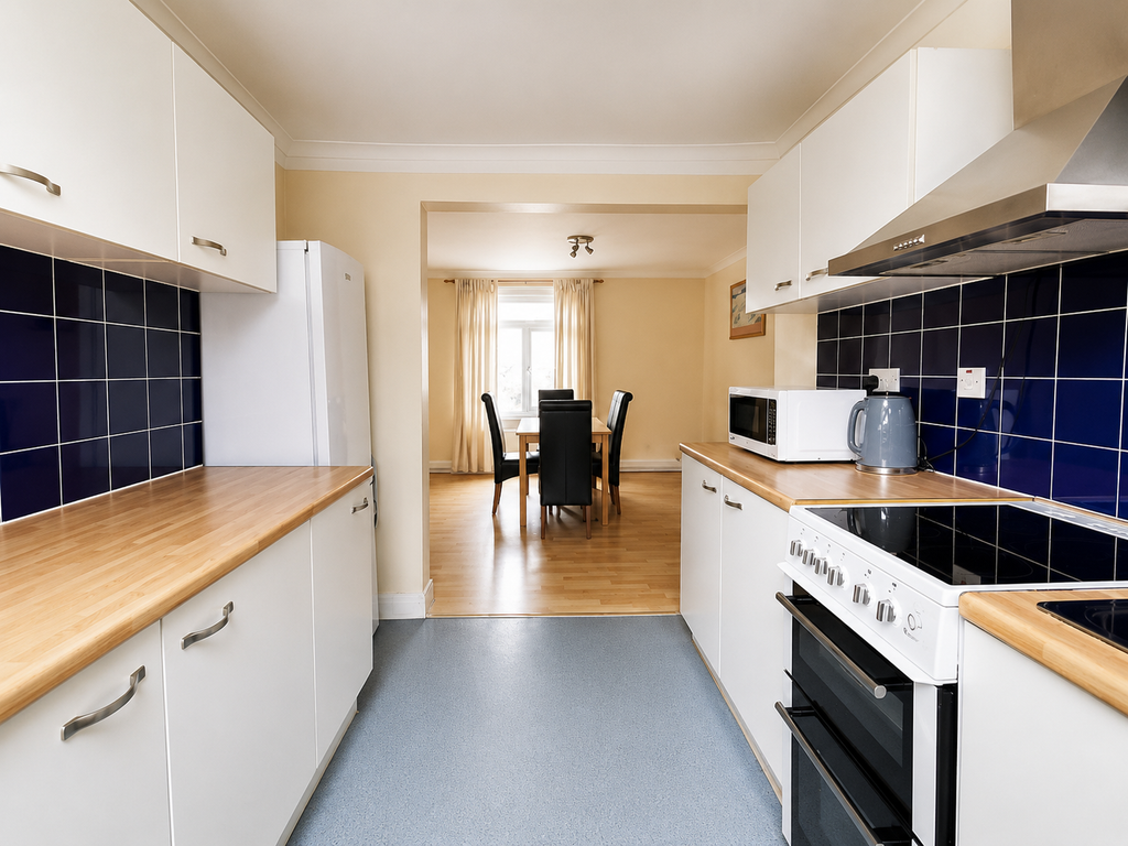 Property photo 1 of 8 Kitchen