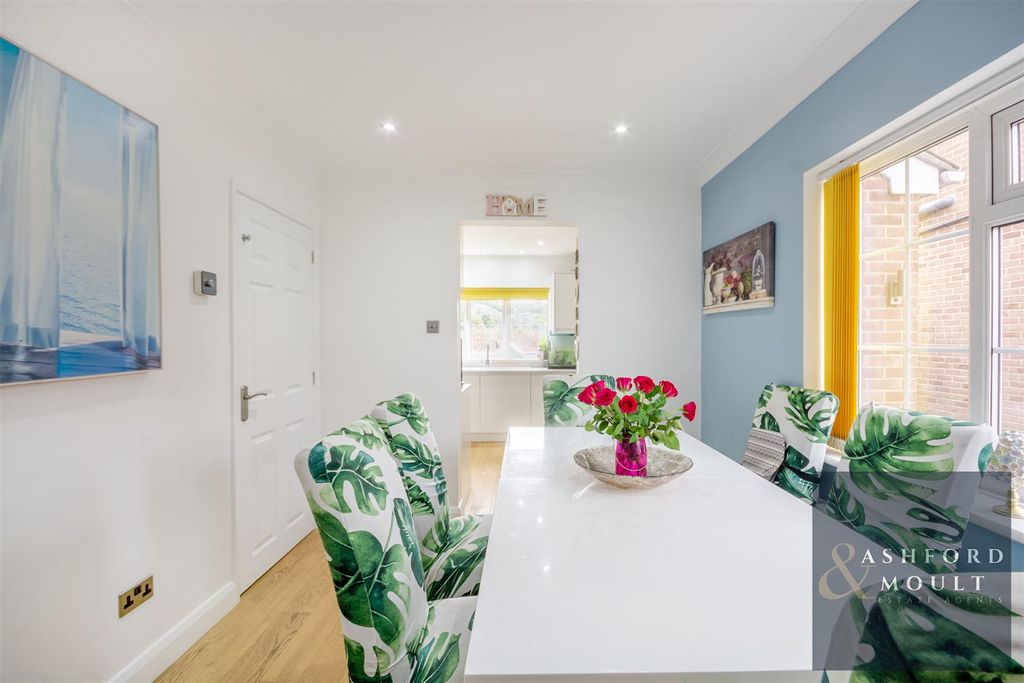 Property photo 3 of 39 Ashford-12 Copy.Jpg