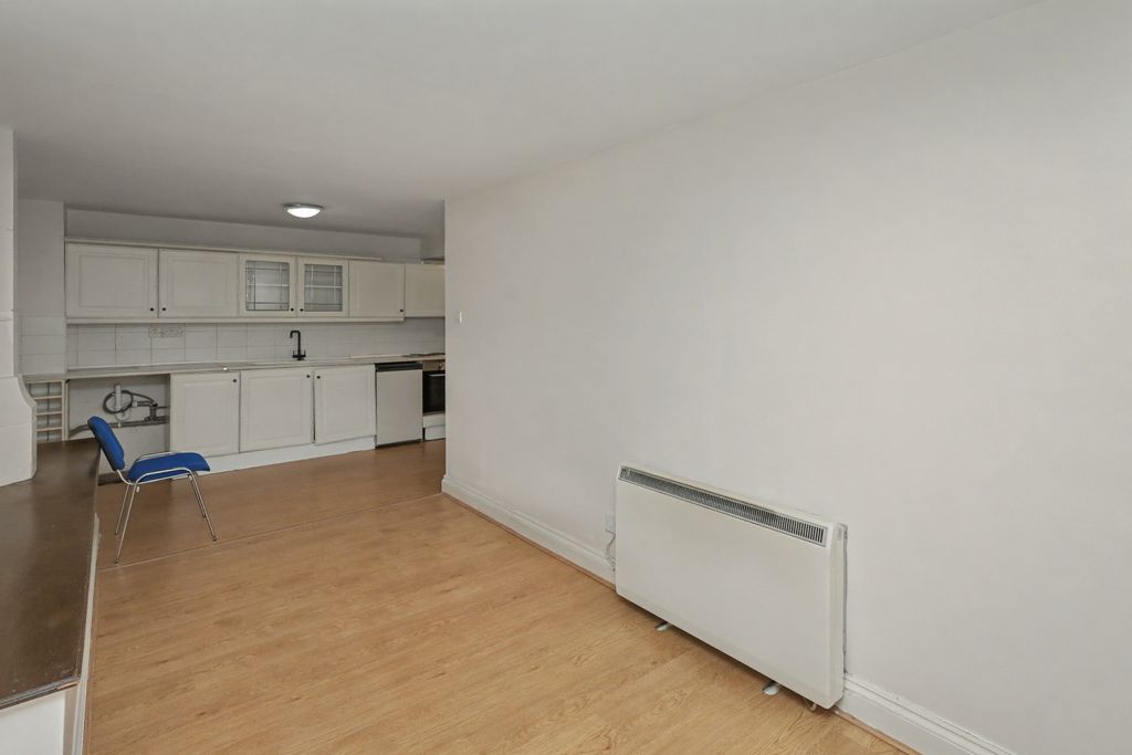 Property photo 3 of 8 7 Caroe Court, 1 Bury Street, Edmonton, London, N9 7Le