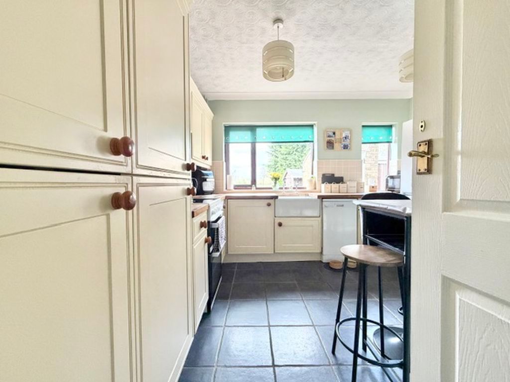 Property photo 3 of 23 Kitchen Breakfast