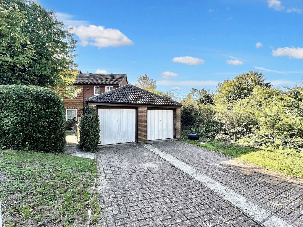 Property photo 2 of 20