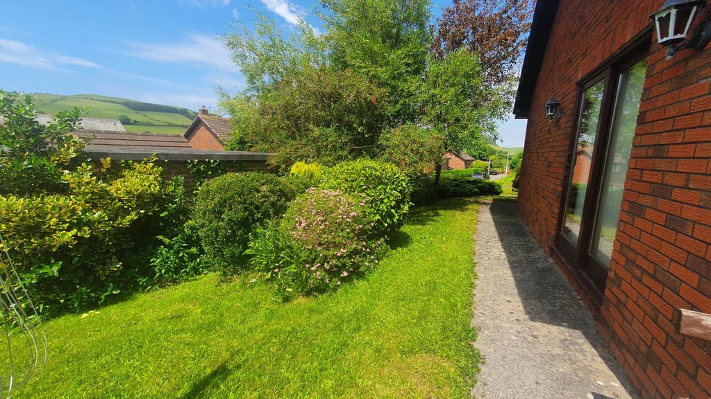 Property photo 3 of 27