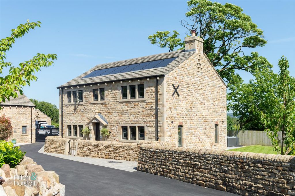Property photo 1 of 44 Dovecote House