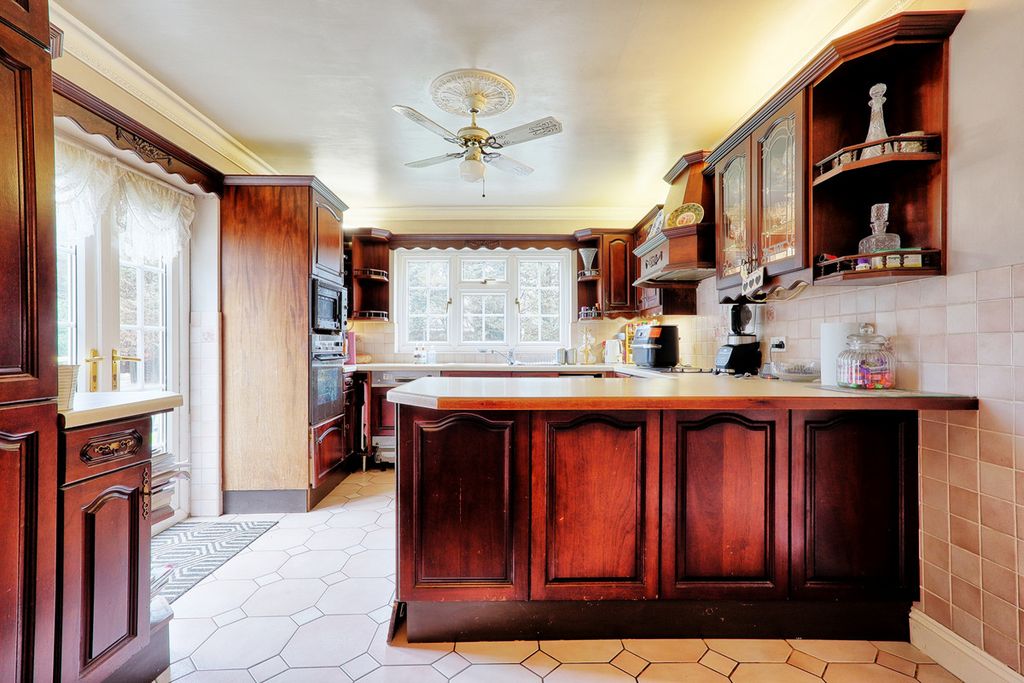 Property photo 3 of 31