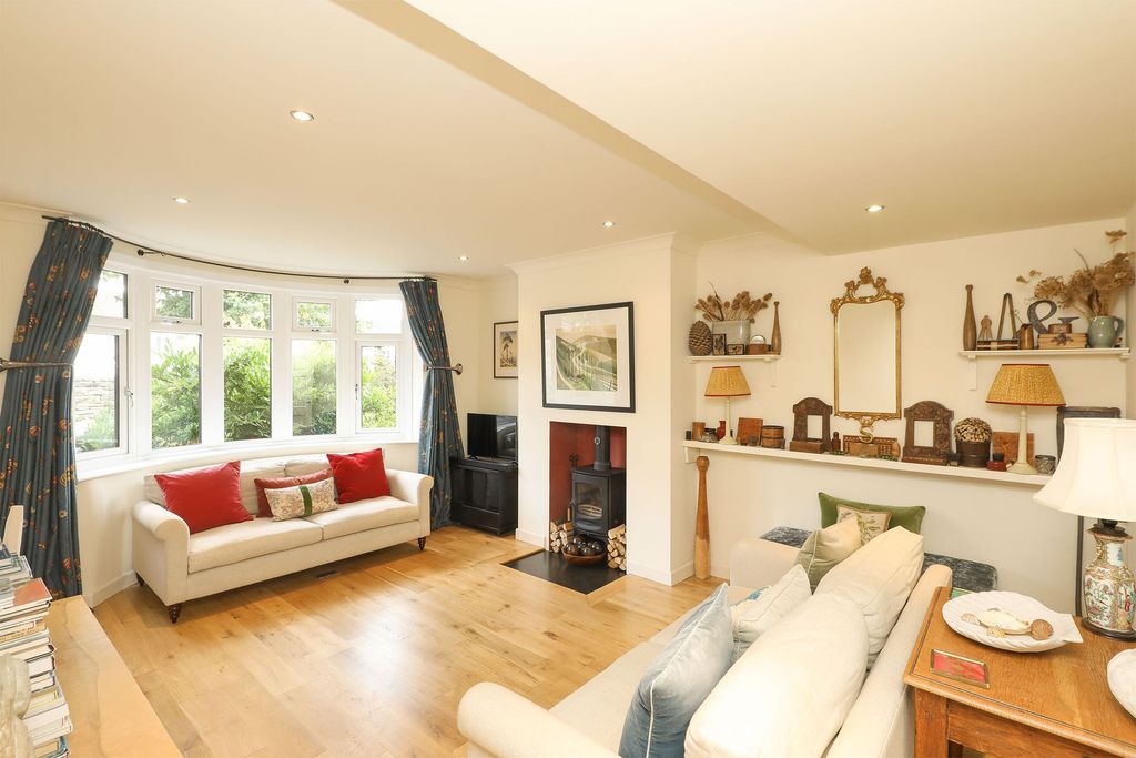Property photo 3 of 36