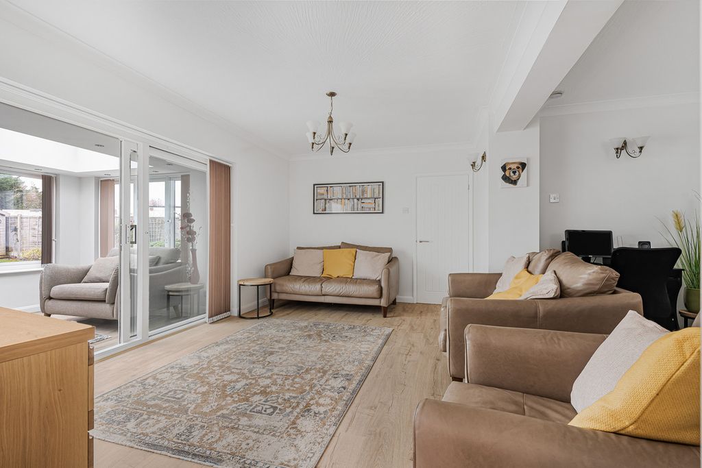 Property photo 2 of 23