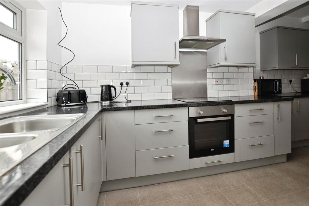 Property photo 2 of 13 Kitchen