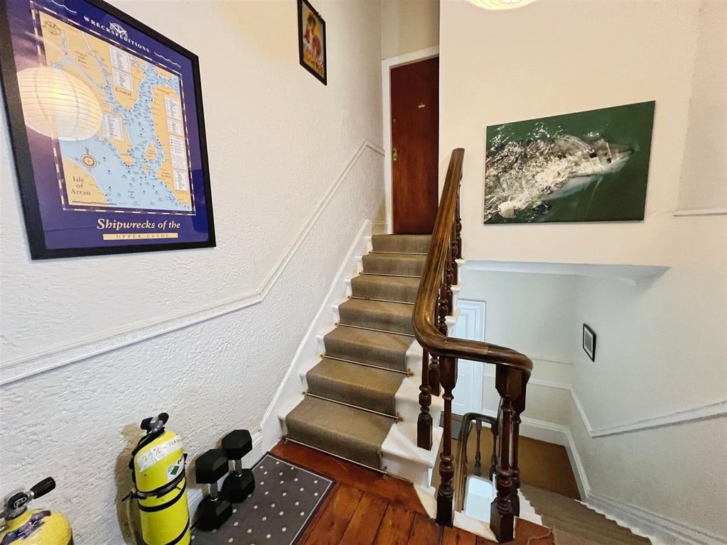 Property photo 2 of 22 Hallway