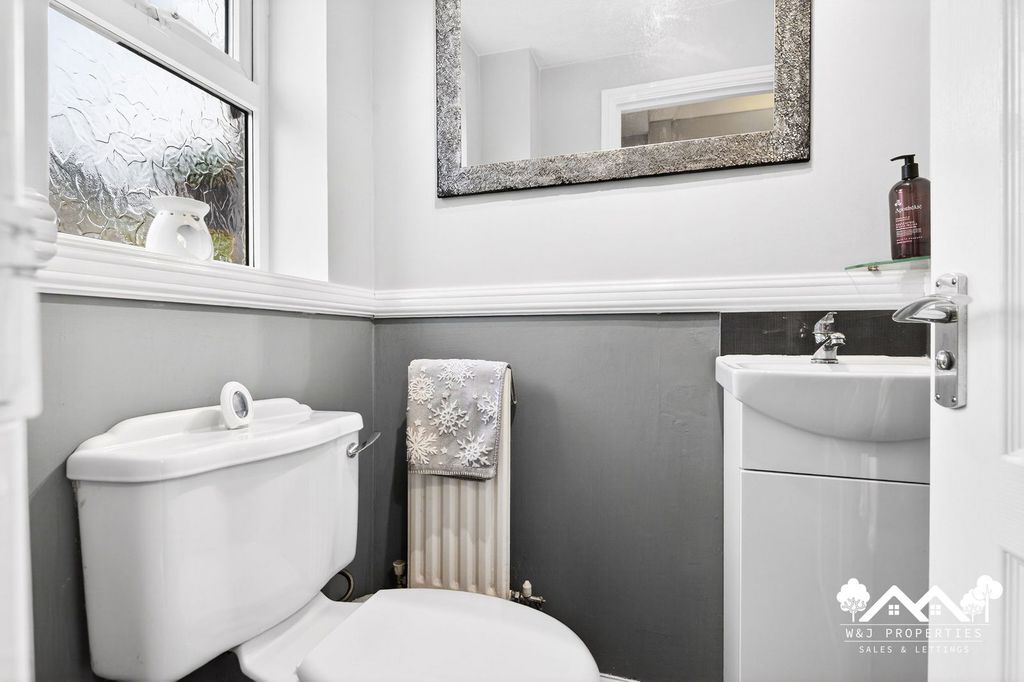 Property photo 2 of 45