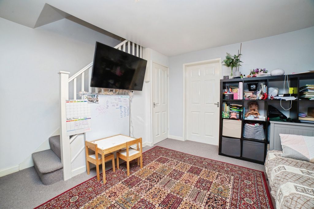 Property photo 3 of 15 Lounge