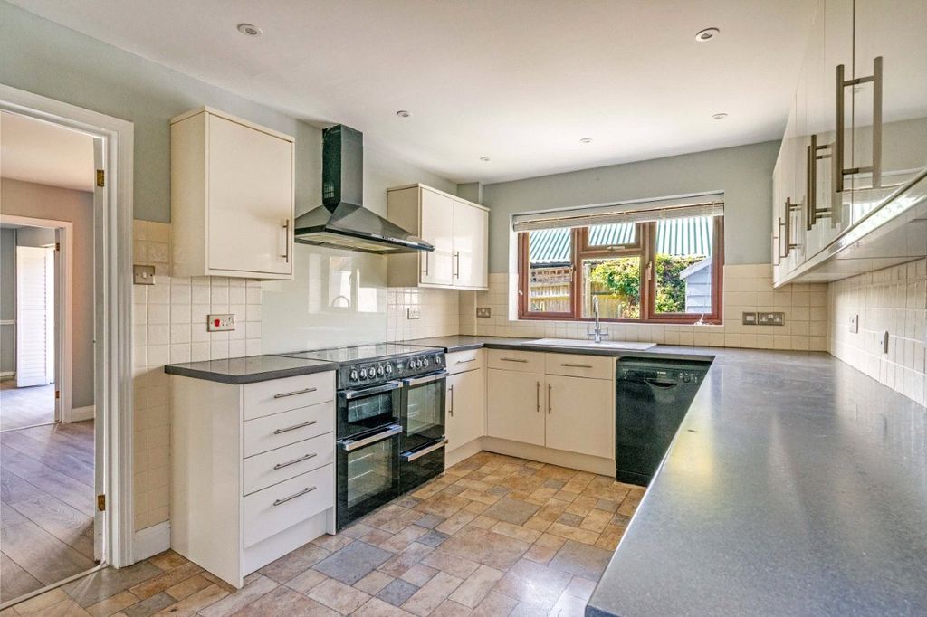 Property photo 3 of 17 Kitchen