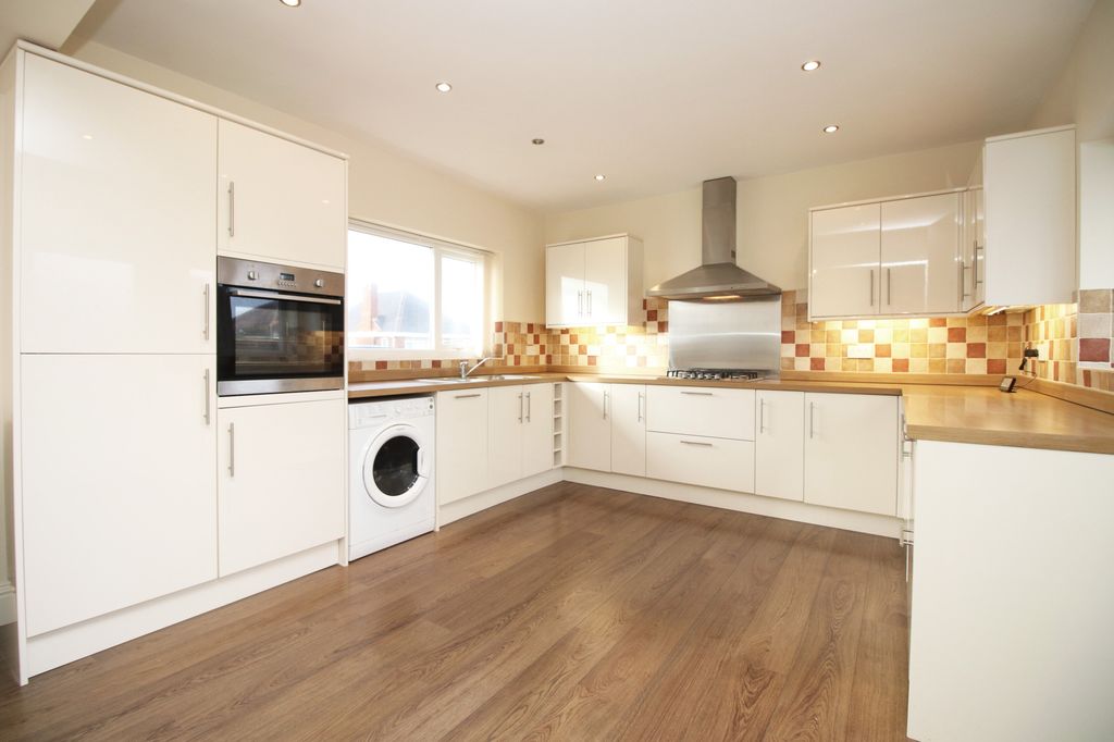 Property photo 3 of 26