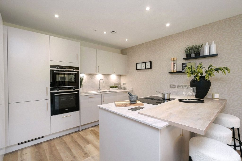 Property photo 3 of 17 Lounge/Kitchen