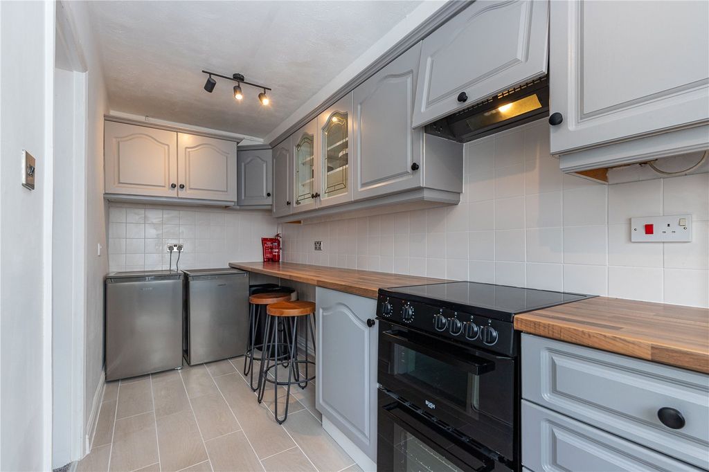 Property photo 3 of 7 Kitchen