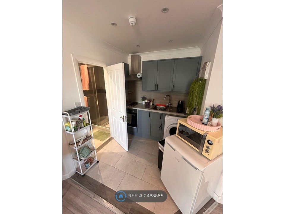 Property photo 2 of 5 Kitchen