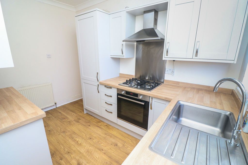 Property photo 2 of 10 Kitchen