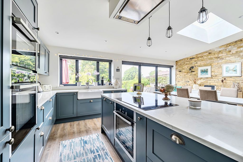 Property photo 2 of 17 1350289-12-68c177...