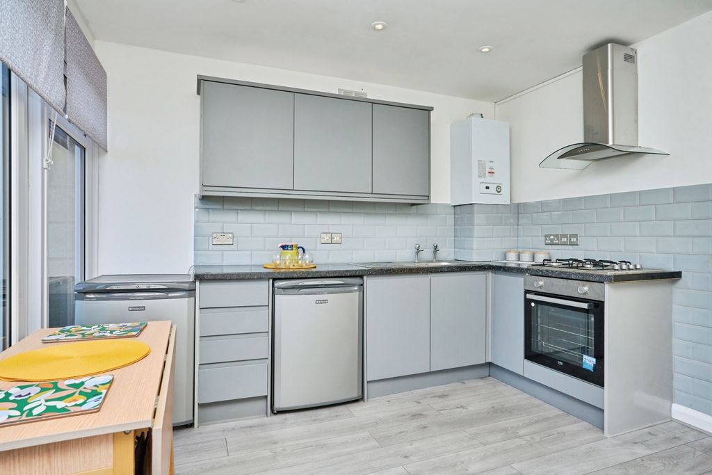 Property photo 3 of 11 Photo