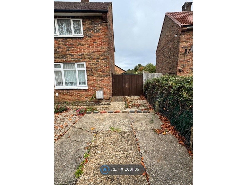 Property photo 2 of 11 Front Garden Access