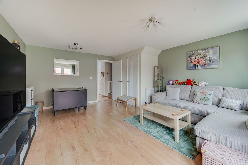 Property photo 3 of 20