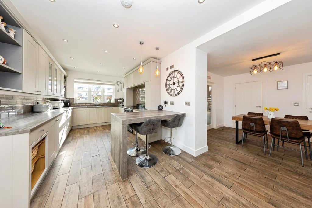 Property photo 2 of 30 Pbox-Img.Jpg