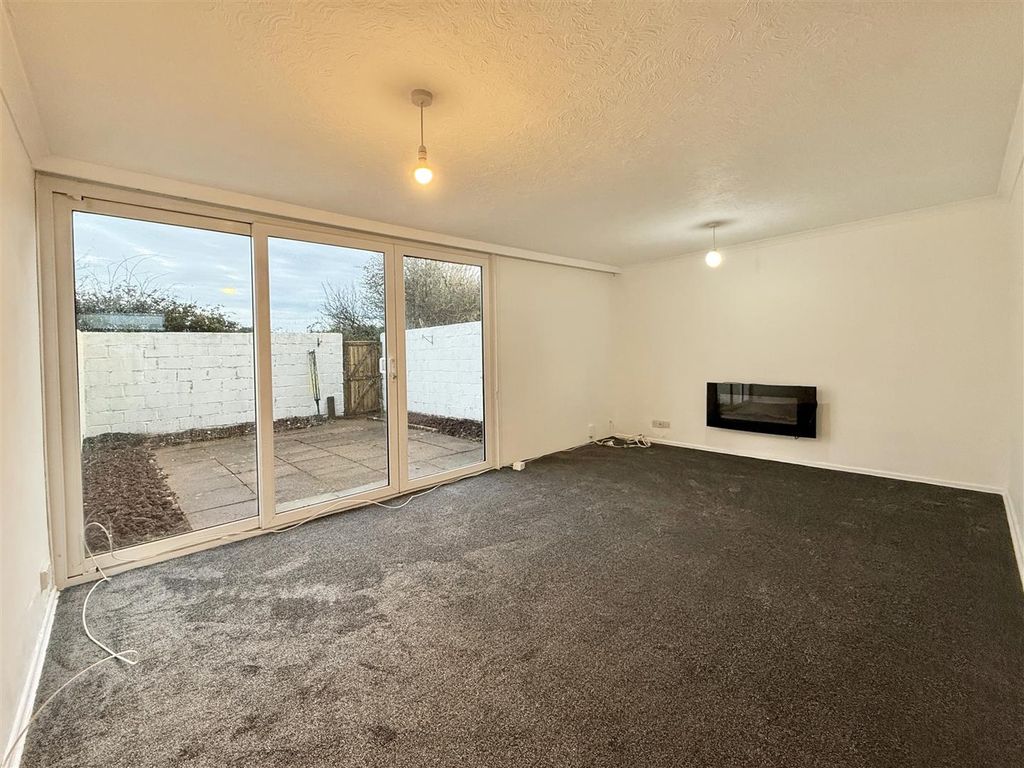 Property photo 2 of 16 Living Room.Jpeg