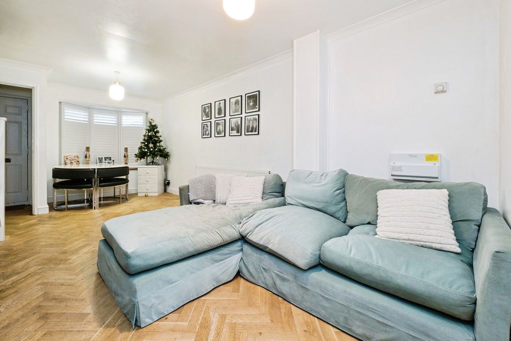 Property photo 2 of 34 Pbox-Img.Jpg