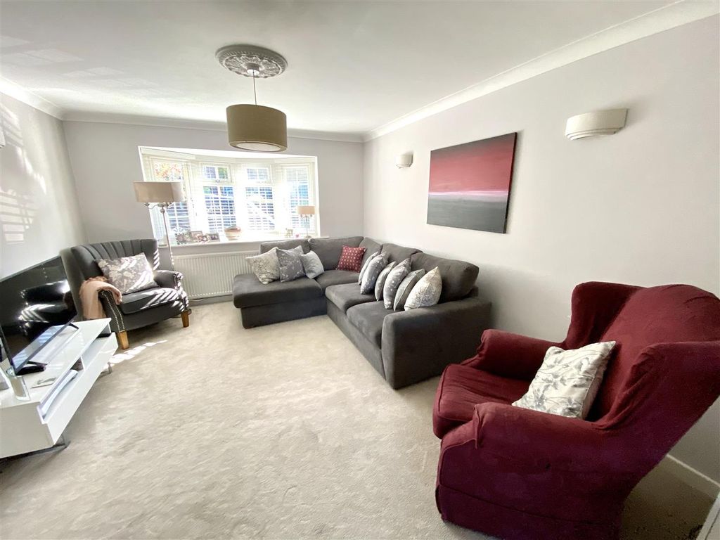 Property photo 2 of 26 Living Room