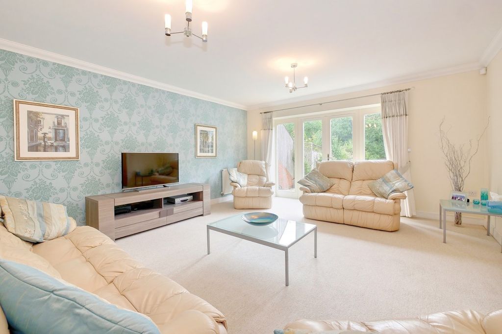 Property photo 3 of 49
