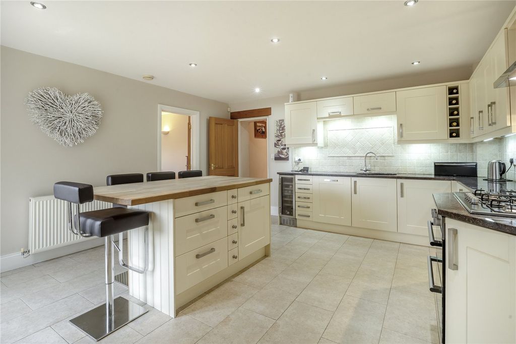 Property photo 2 of 48 Picture No. 73