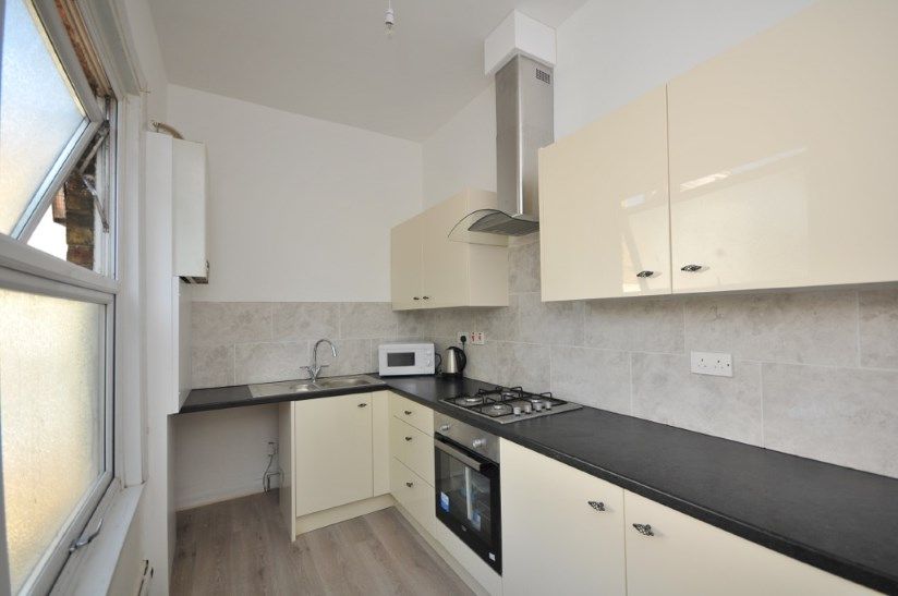 Property photo 3 of 11 Kitchen