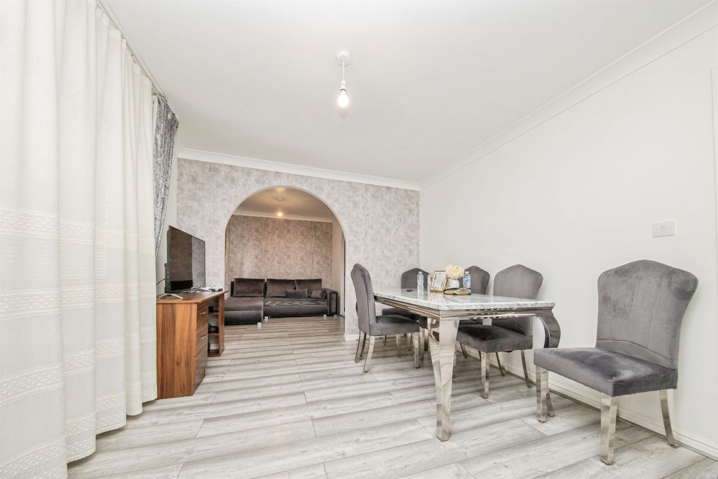 Property photo 3 of 9 Dining Room