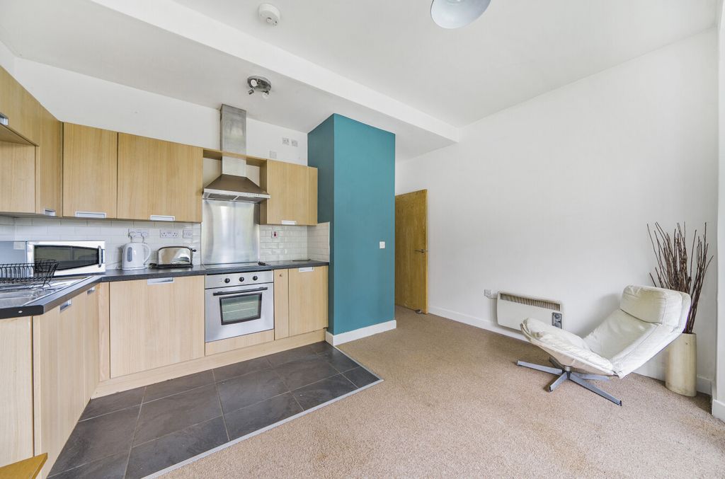 Property photo 3 of 10 Kitchen