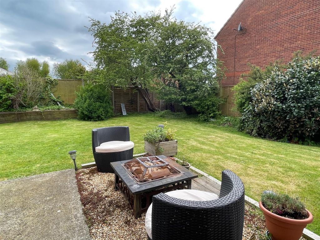 Property photo 2 of 32