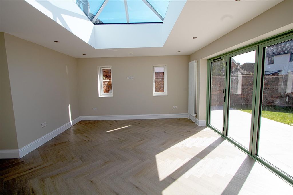 Property photo 2 of 18 Lounge Area.Jpg