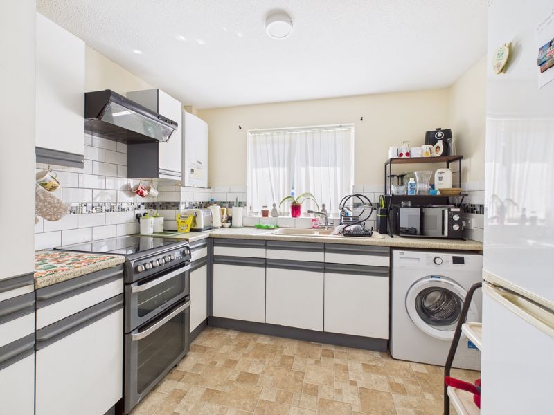 Property photo 3 of 10 Kitchen