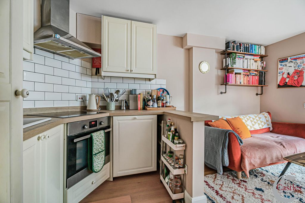 Property photo 2 of 15 Kitchen