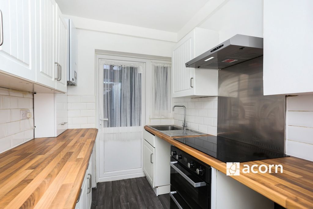 Property photo 2 of 10 4c496F74-c3c6-F01...