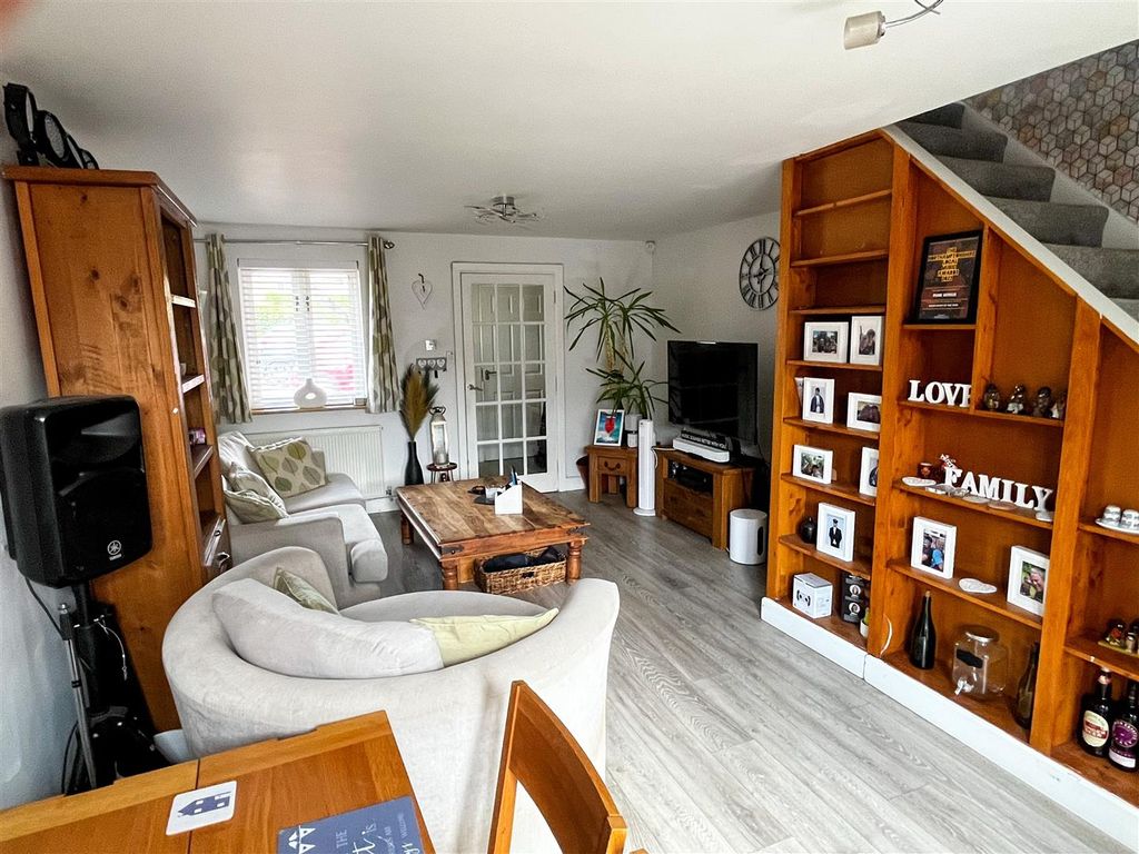 Property photo 2 of 10 Lounge/Dining Room