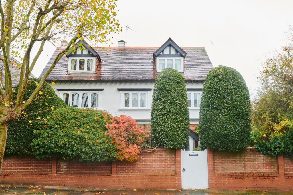 Property photo 1 of 32