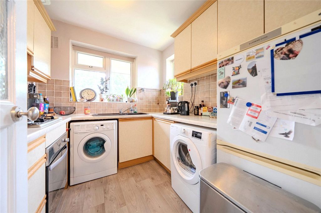 Property photo 3 of 8 Picture No. 11