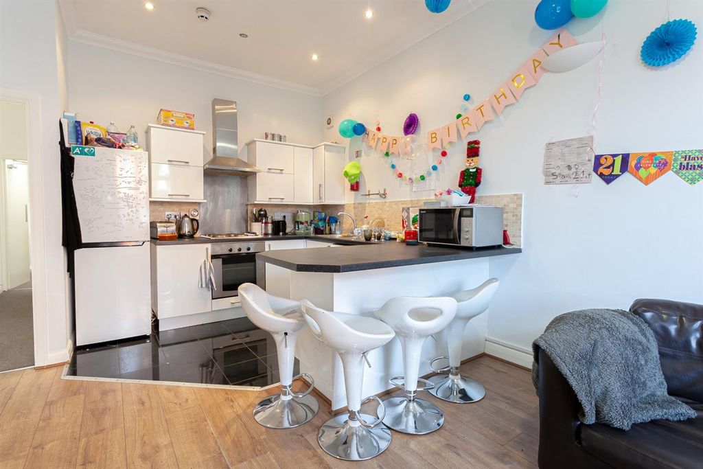 Property photo 3 of 14