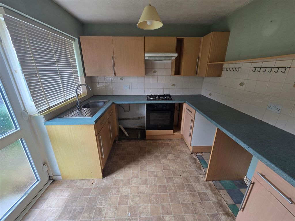 Property photo 2 of 9 Kitchen